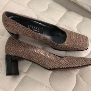 Ladies dress pumps